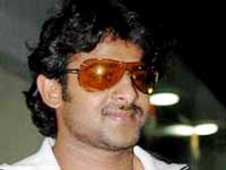 ఈ రోజు డార్లింగ్ హీరో బర్త్ డే...విష్ చేయండి మరి...!