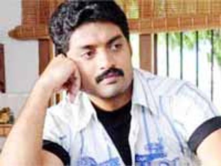 కత్తి పట్టాల్సిన అవసరం ఎందుకు వచ్చిందంటే...కళ్యాణ్ రామ్