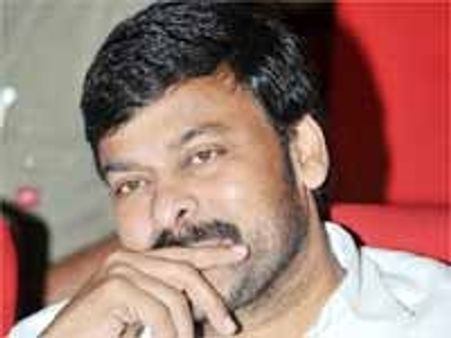 రామ్ గోపాల్ వర్మ చిరుతో కామిడి చేయట్లేదు కాదా...