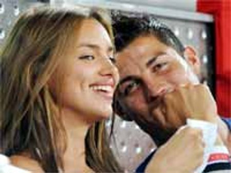 స్విమ్ షూట్ బ్రాండ్ అంబాసిడర్ గా సాకర్ ఆటగాడు క్రిస్టెన్ రోనాల్డ్ గర్ల్ ప్రెండ్..