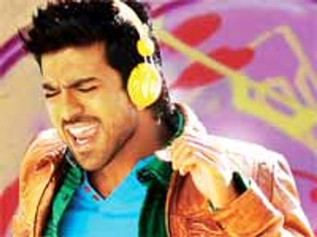 రామ్‌ చరణ్‌ 4వేల అడుగుల ఎత్తు నుంచి...కంగారుపడ్డాం