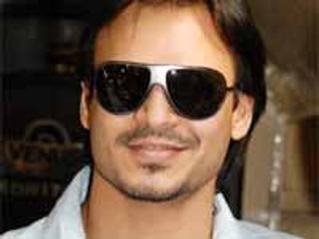 పరిటాల రవి పాత్రతో మొప్పించిన వివేక్ ని ఏడిపించిన పరిటాల సునీత...!