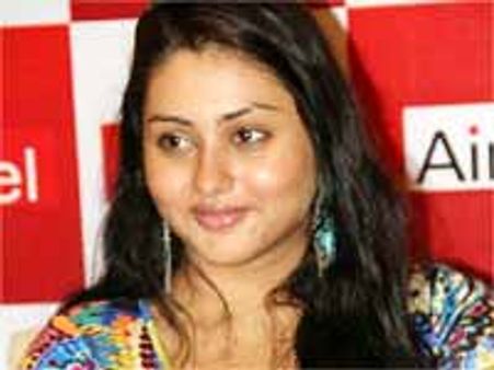 కిడ్నాప్ కి గురి కాబోయి చివరి క్షణంలో తప్పించుకున్న నమిత