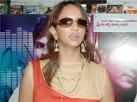 రామ్ చరణ్ తేజ్ గుర్రం ఎక్కిన లక్ష్మీ ప్రసన్న....!