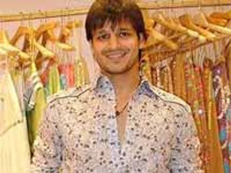 పెళ్సిచేసు కోబోతున్న రక్తచరిత్ర హీరో పరిటాల రవి(వివేక్ ఒబేరాయ్)..