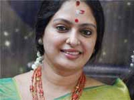 వ్యభిచారం కేసులో ఆ మాజీ హీరోయిన్స్ ఇద్దరికీ సమన్ నోటీసులు