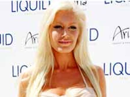 ఒక్కరోజులో పది ప్లాస్టిక్ సర్జరీలు చేయించుకున్న హీరోయిన్..