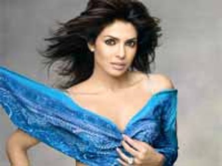 మల్లికను చూసి నగ్నంగా నటించడానికి రెడీ అంటున్న ప్రియాంక చోప్రా..!
