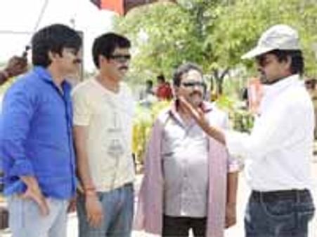 డిసెంబర్ లో మిరపకాయ్ పవర్ చూపించడానికి సిద్దమైన డాన్ శీను..