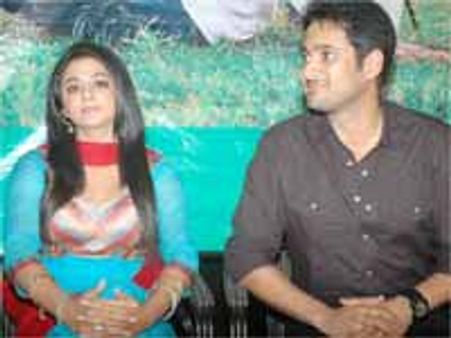 ప్రియమణితో డేటింగ్ లోపాల్గోంటున్న ఆహీరో ఎవరూ..!