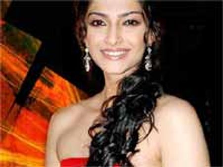 ప్రేమించడానకి కోత్త భాష్యం చెప్పిన అలనాటి స్టార్ కూతురు..