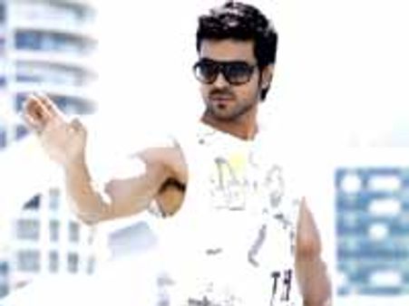 రామ్ చరణ్ కి దొరికితే ఫుట్ బాల్ ఆడుకొంటాడట...