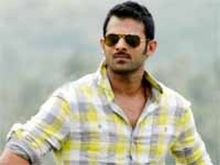 ఎన్టీఆర్ సహాకారంతో బన్నీ లవ్ ఓకే మరి ప్రభాస్ సంగతి ఏంటీ..