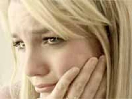 ప్రపంచపు పాప్ రాణి నటించినటువంటి కోత్త ఆల్బమ్ మంటల్లో కాలిపోయిందోచ్..