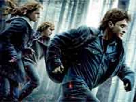 కధను బాగంగానే అతను అమ్మాయిలు వేసుకునే బ్రా కూడా ధరించాడు..