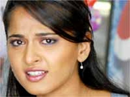 జూ ఎన్టీఆర్, రామ్ చరణ్ లతో భయపడుతోన్న స్టార్ హీరోయిన్...