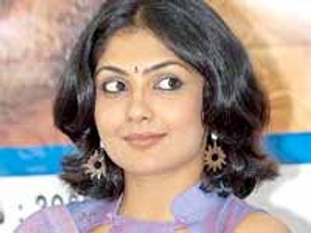 చీప్ పబ్లిసిటీ కోసమే నన్ను నగ్నంగా...కమిలినీ ముఖర్జీ మండిపాటు