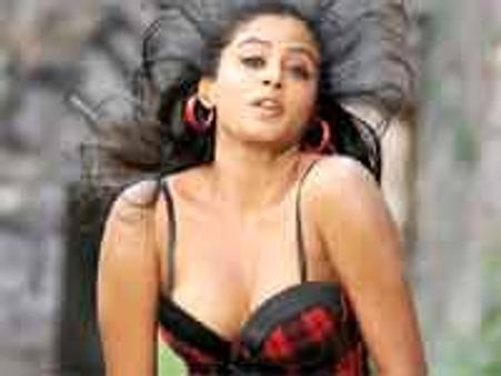 ఎవర్నీ చెడకొట్టడం లేదు...ప్రియమణి