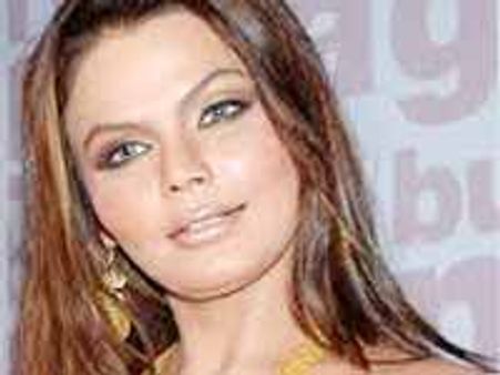 రాఖీ సావంత్ 'నపుంసక' వ్యాఖ్యపై ధర్నా..అరెస్టుకు డిమాండ్