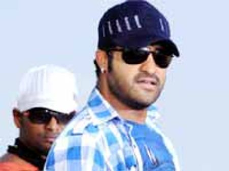 పదేళ్ళ జూ ఎన్టీఆర్ విజయోత్సాహం...అభినందనలు