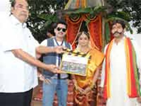 లక్ష్మీ వీర నరసింహ రాయలు గా జగపతిబాబు