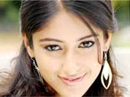 తన అందం గురించి పచ్చి నిజం చెప్పిన ఇలియానా