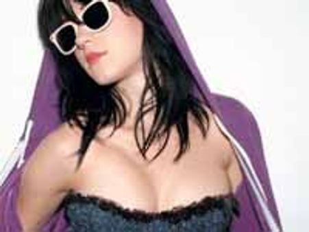 బూబ్స్ పెద్దవి అవ్వడం వల్ల యాడ్ రీషూట్ చేయమన్న ఎంటర్ టైన్ మెంట్ సంస్ధ