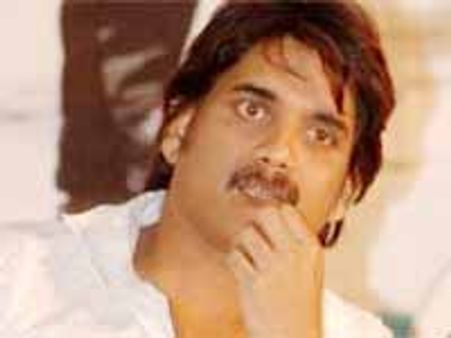 కొనేవారు లేకే నాగార్జున 'గగనం' మళ్ళీ వాయిదా?