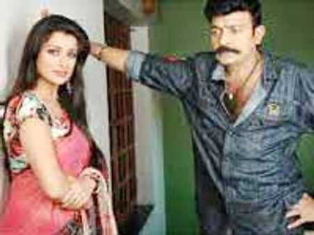 ఆ హీరోగారి వెకిలి చేష్టలకు ఠారెత్తిపోయిన హీరోయిన్...