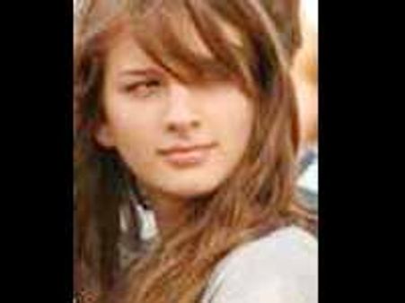 అర్దనగ్నమైన ఫోటోలతో హీరోయిన్ నువేధిస్తున్న బాస్కెట్ బాల్ ఆటగాడు..