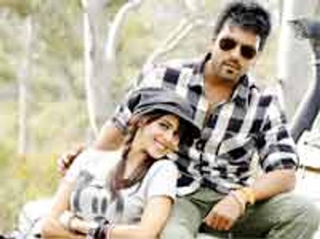 ‘ఆరెంజ్’ లో కాస్ట్ లీ సీన్స్ ని తొలిగించారా..ఏమైంది డైరెక్టర్ కి...