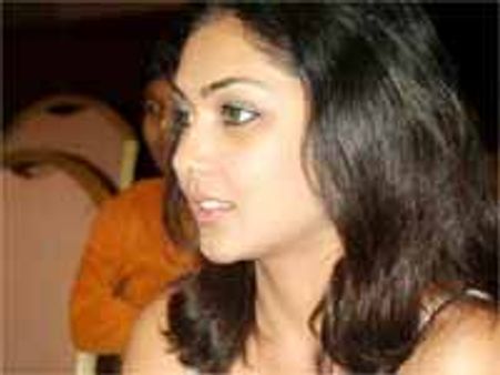 వెంకటేష్ పై మండిపడుతున్న కమిలినీ ముఖర్జీ