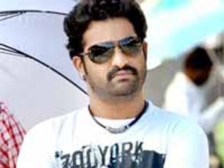 జూ ఎన్టీఆర్ కల నెరవేరాలంటే దమ్మున్న నిర్మాత దొరకాలి....!