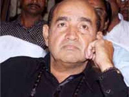 పాపులర్ ఆర్టిస్ట్ విజయ్ కుమార్ పై అల్లుడు దాడి