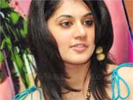 మోహన్ బాబుని హర్ట్ చేసిన కుర్ర హీరోయిన్....