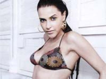 బికినీ వేసి బాలయ్య లో వేడి పుట్టించిన భామ