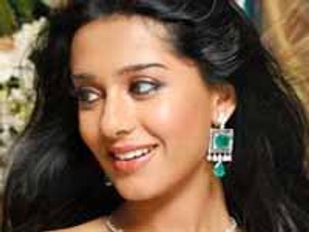 దిల్ రాజు చేతిలో మహేష్ బాబు హీరోయిన్ అదృష్టం....