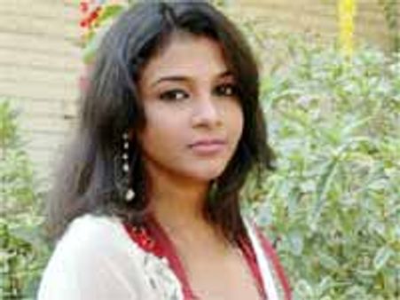 'టెన్త్ క్లాస్' చిత్రం హీరోయిన్ శరణ్య కిడ్నాప్...తల్లి కంప్లైంట్