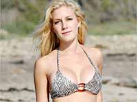 తుంటరి అభిమానుల నుండి రక్షించుకోవడానికే ఇలా చేయాల్సివస్తుంది..