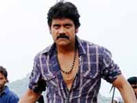 సిక్స్ పాక్ మొదలెట్టిన సీనియర్ హీరోలూ...