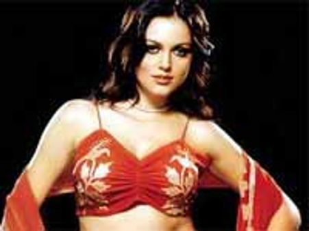 అప్పుడు అండర్ వేర్ లేకుండా వచ్చింది ఇప్పుడు చిక్కుల్లో పడింది....