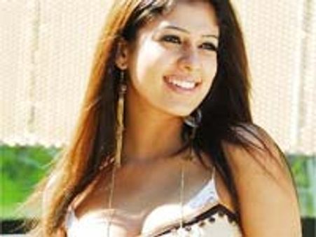 త్రిషను కాదని నయనతారని తీసుకోమన్న వెంకటేష్