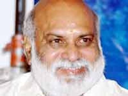 చూసి ఫీడ్ బ్యాక్ ఇవ్వండి ప్లీజ్ అంటున్న కె.రాఘవేంద్రరావు