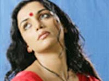 సెక్సువల్ స్టెరాయిడ్స్ ప్రమోషన్..నిర్మాతపై హీరోయిన్ కంప్లైంట్