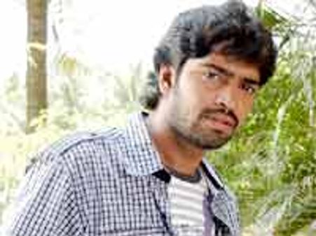 ఎన్టీఆర్ రికార్డ్ ని క్రాస్ చేసేస్తానంటున్న అల్లరి హీరో....