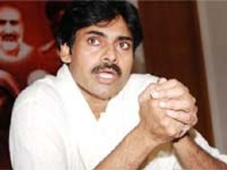 పవన్ కళ్యాణ్ సూటి ప్రశ్నకు అవాక్కైన దర్శక, నిర్మాతలు..!?