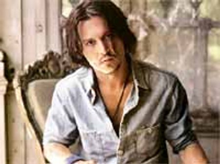 నటించడేమే కాదు పాటలు కూడా బాగానే పాడుతానంటున్న హీరో..