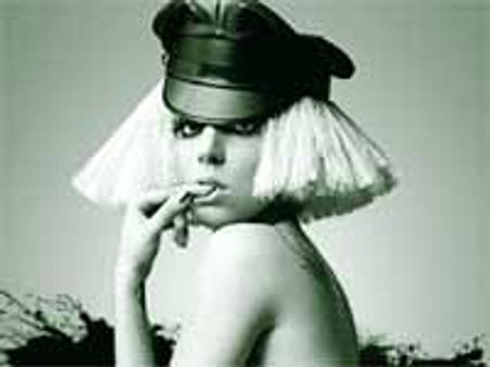 డ్రస్ సెన్సు లేని ఆమెకు వరల్డ్ 20 బెస్ట్ డ్రస్సెడ్ పీపుల్ లోచోటు దక్కడమా..