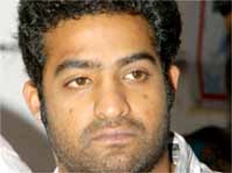 పాపం జూ ఎన్టీఆర్ మీద జోకులేసుకుంటున్నారు...