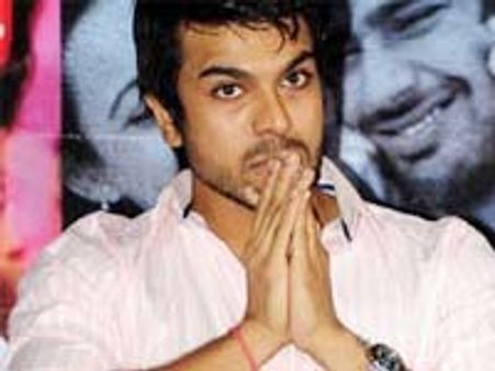 రామ్ చరణ్ సినిమా కెరీర్ ను తీర్చిదిద్దే పనిలో ‘చిరు’...